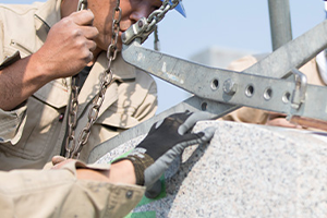 墓石の撤去作業、ご遺骨の取り出し
