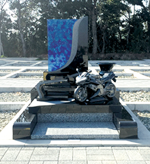 お客様の想いを受け止めた、オーダーメイドのお墓作り。