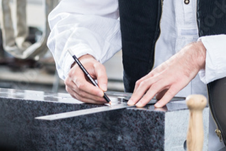 戒名彫刻・色入れ